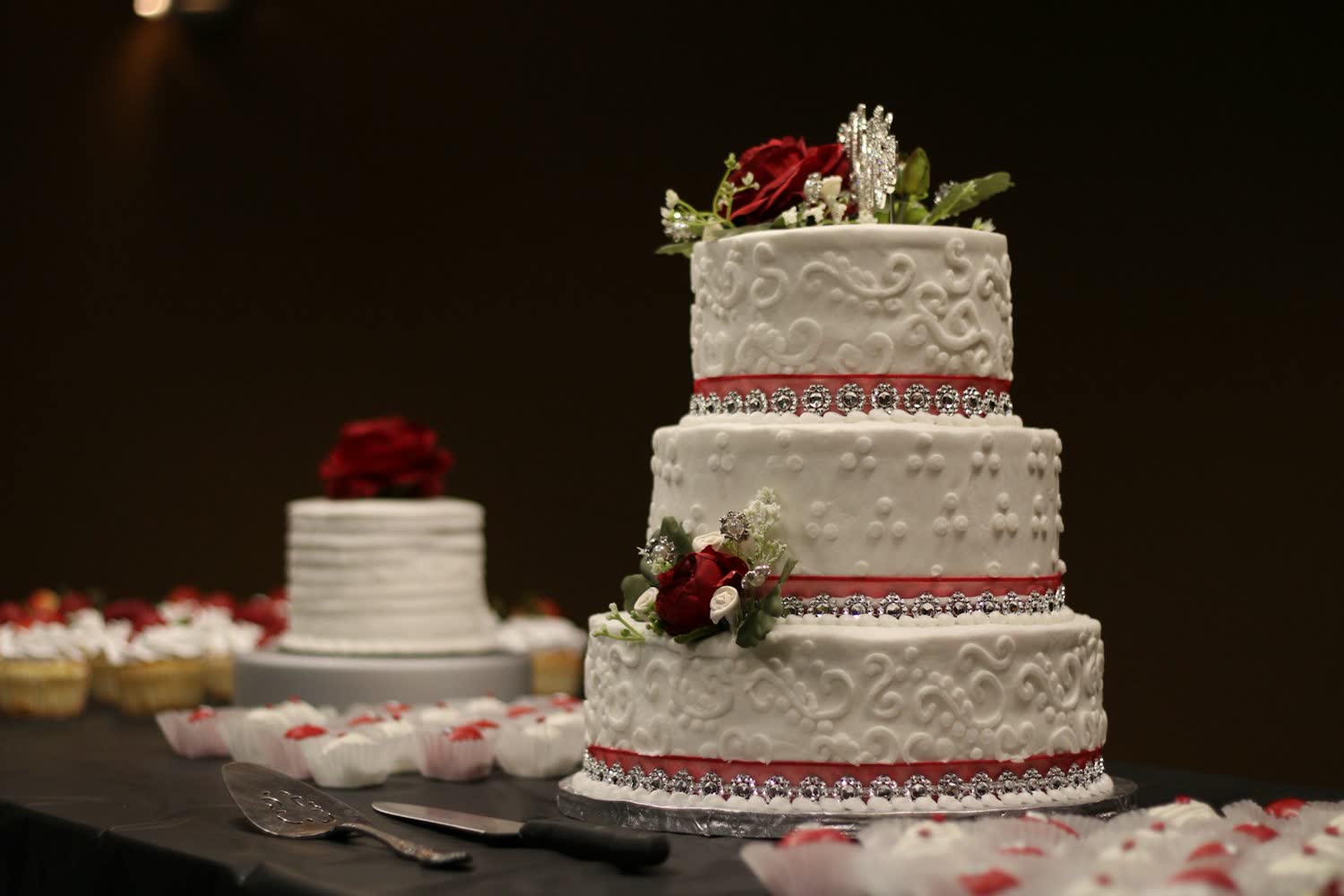 Tiered wedding cake dressed with berries
